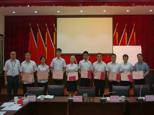 公司工會召開“導師帶徒”總結表彰暨2016半年工作會(圖1) 公司工會召開“導師帶徒”總結表彰暨2016半年工作會(圖1)