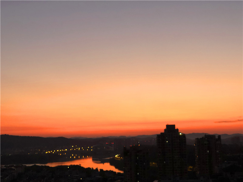 朝陽、晨曦、剪影與風(fēng)卷云舒(圖2)