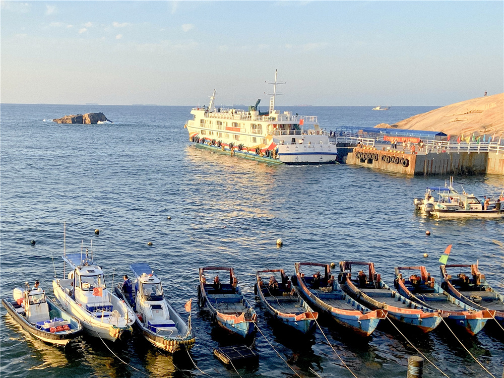 三三兩兩捕魚舟 海島正清秋(圖2)